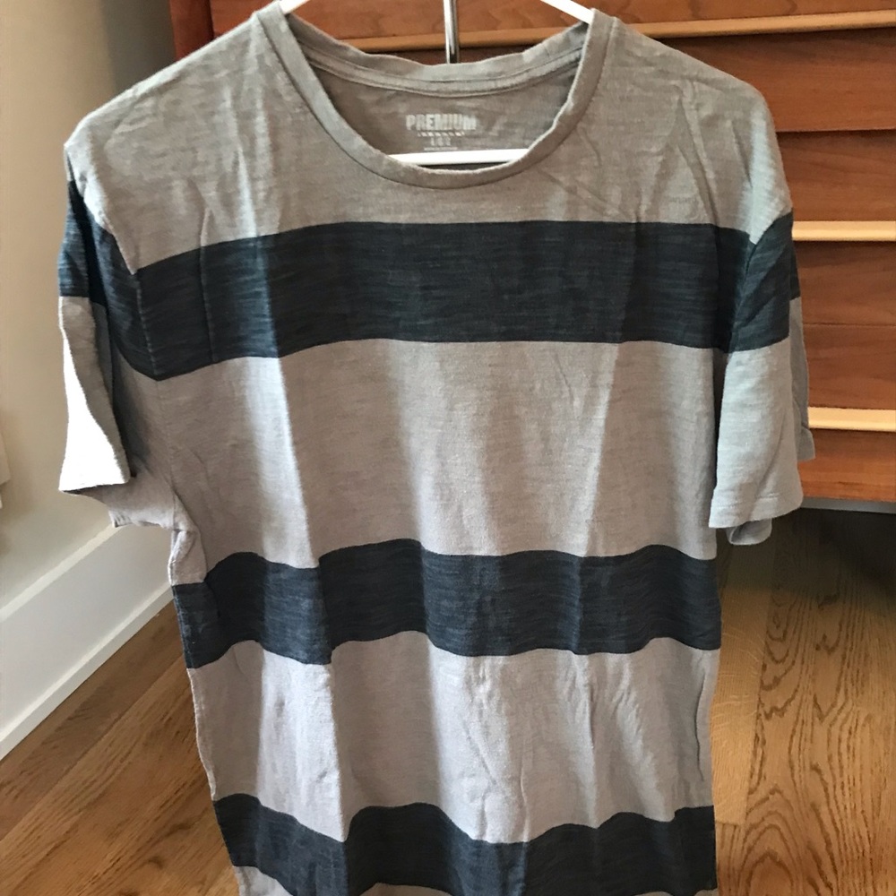 Bundle 3 for $10. Grey striped mens tee in EUC